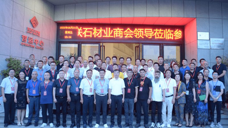 石材马赛克与陶瓷马赛克：材质与工艺的差异化解析