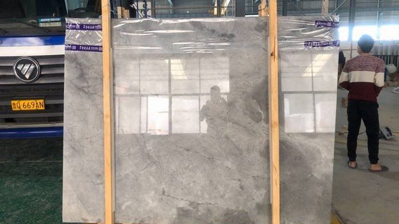 透光石灯箱与亚克力灯箱：材质与工艺的差异化解析